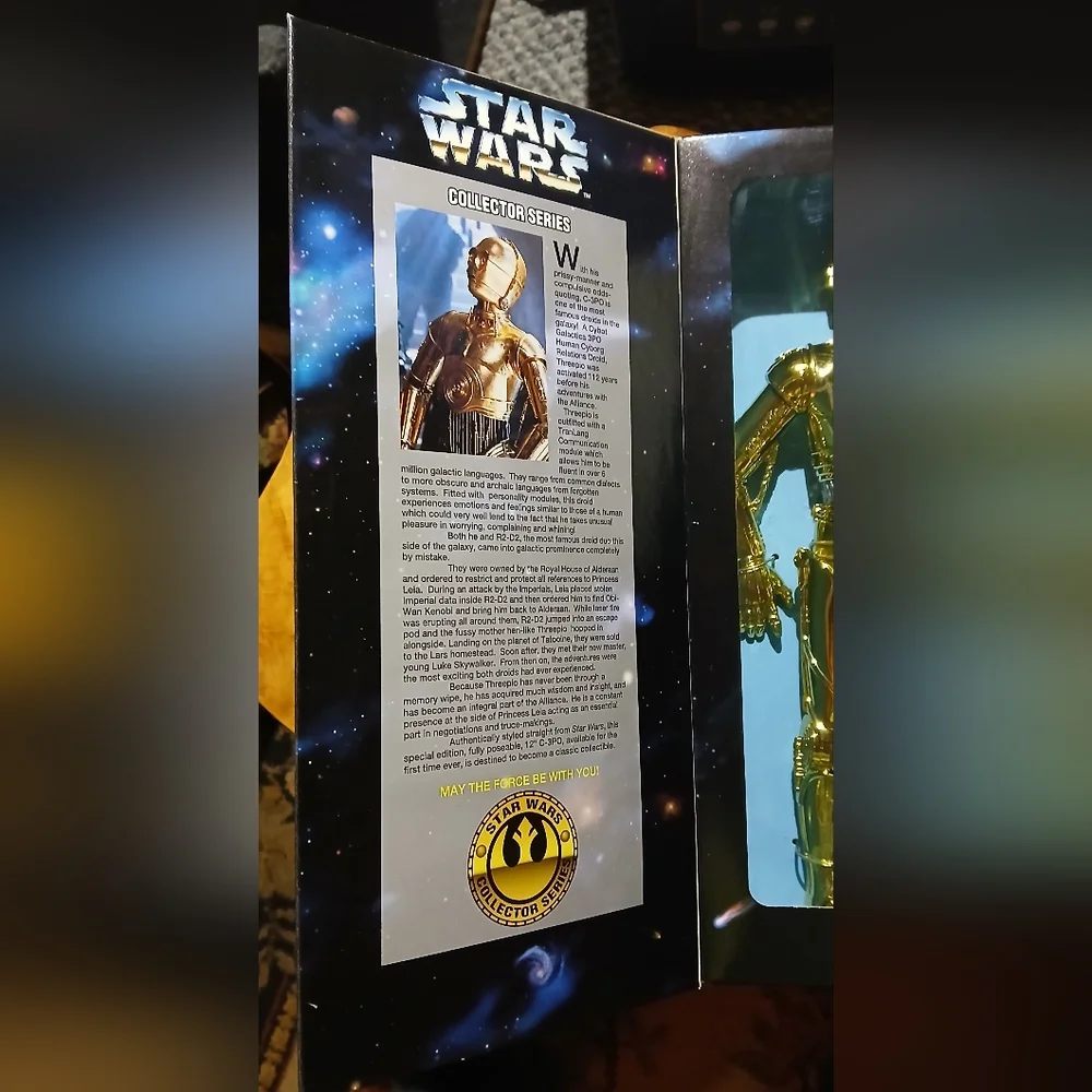 Star Wars Collector Series C-3PO Action Figure - Gold and Black - Picture 3 of 6